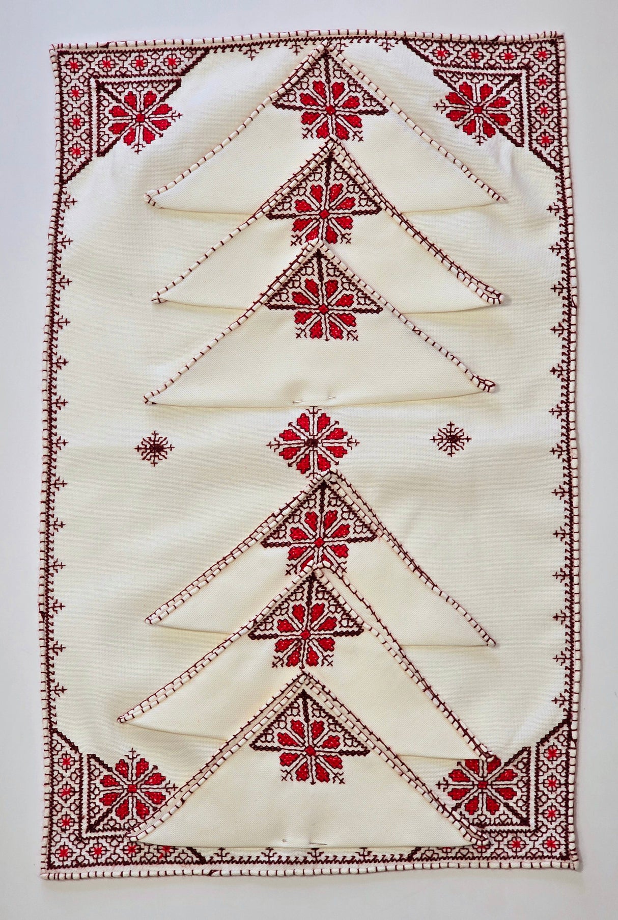 Nappe à plateau marocaine en lin brodée à la main + 6 serviettes