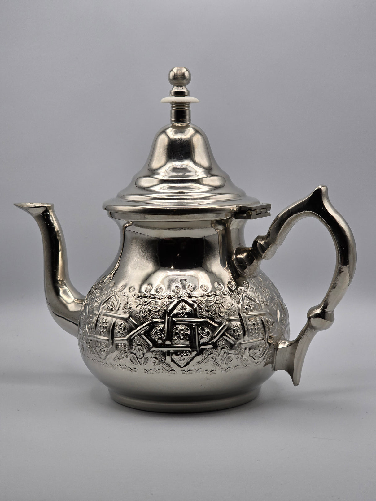 Silver Tea Pot (Berrad Atay) – Traditional Engraved Design